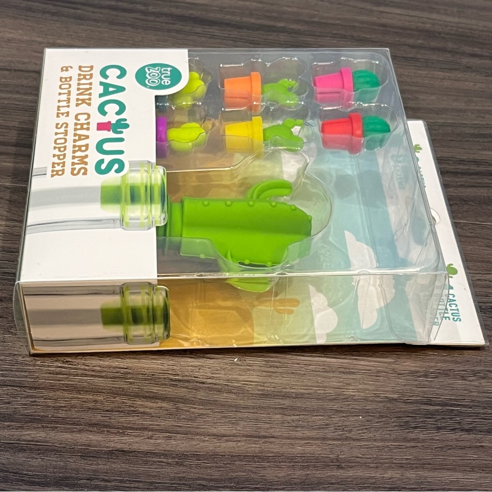 True Zoo Cactus Themed 6 Silicone Drink Charms And Bottle Stopper New Open Box - Picture 7 of 15
